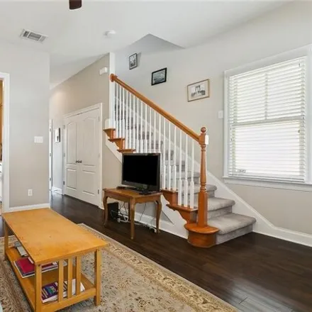 Image 3 - 637 Saint Mary Street, New Orleans, LA 70130, USA - House for sale