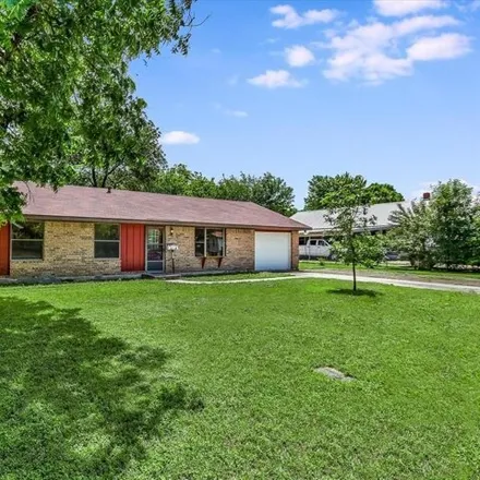Buy this 3 bed house on 824 South Main Street in Lockhart, TX 78644