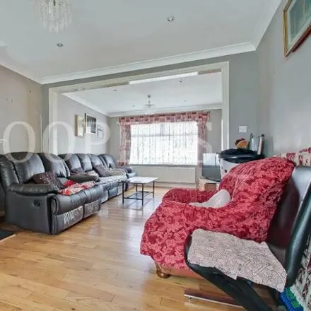 Image 3 - Review Road, London, NW2 7BH, United Kingdom - Townhouse for sale
