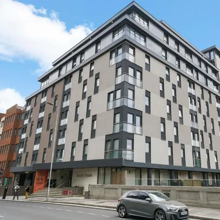 Rent this 2 bed apartment on 76-78 King's Road in Reading, RG1 3BJ