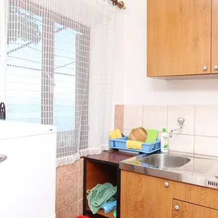 Rent this studio apartment on 21468 Bogomolje