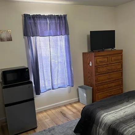 Rent this 1 bed room on 531 Montego Drive Southeast in Rio Rancho, NM 87124
