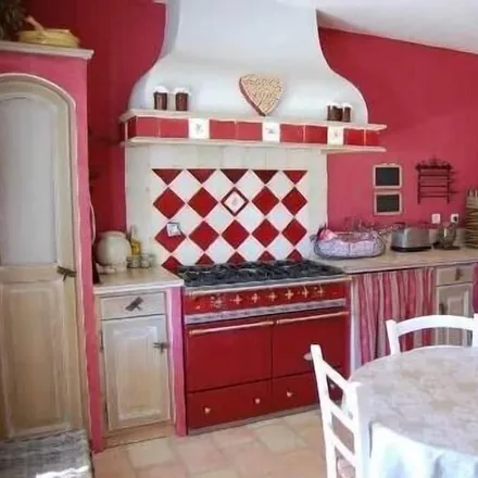 Rent this 4 bed house on Avenue Alphonse Daudet in 13160 Châteaurenard, France