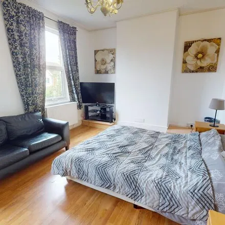 Rent this 1 bed apartment on Beatrice Avenue in London, SW16 4AS