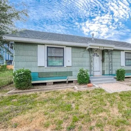 Rent this 3 bed house on 909 West 18th Street in Houston, TX 77008