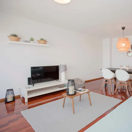 Rent this 1 bed apartment on Clínica Médica e Dentária Castelo do Queijo in Rua de Brito Capelo, 4450-208 Matosinhos