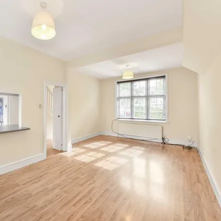 Rent this 3 bed duplex on Pitshanger Lane in London, W5 1QG