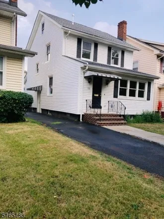Image 2 - 178 Ampere Parkway, Bloomfield, NJ 07003, USA - House for sale