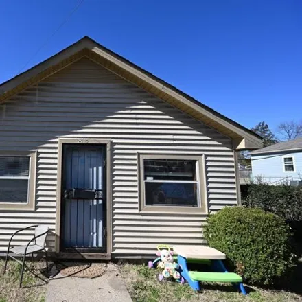 Buy this 2 bed house on 2602 Adams Street in Little Rock, AR 72204