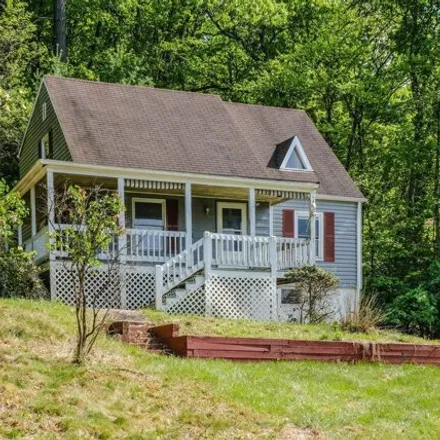 Buy this 2 bed house on 1498 Old Oak Lane in Shenandoah Farms, Warren County