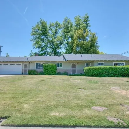 Buy this 3 bed house on 5774 E Belmont Ave in Fresno, California