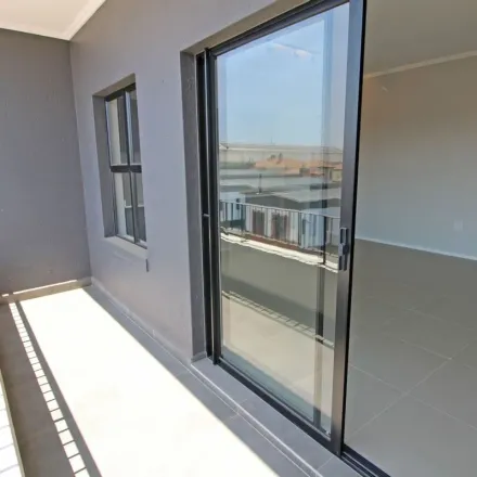 Image 1 - Portman Road, Bryanston, Sandton, 2152, South Africa - Apartment for rent