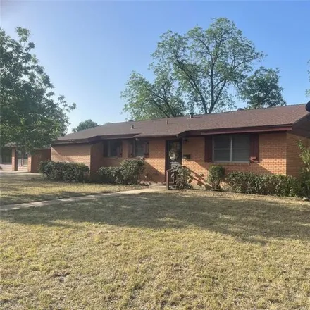Rent this 3 bed house on 3107 Columbia Drive in Abilene, TX 79605