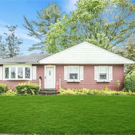 Buy this 3 bed house on 13 Ross Ln in East Norwich, New York