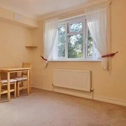 Image 3 - Chandler's Ford Care Home, Greenways, Chandler's Ford, SO53 2LE, United Kingdom - Apartment for sale