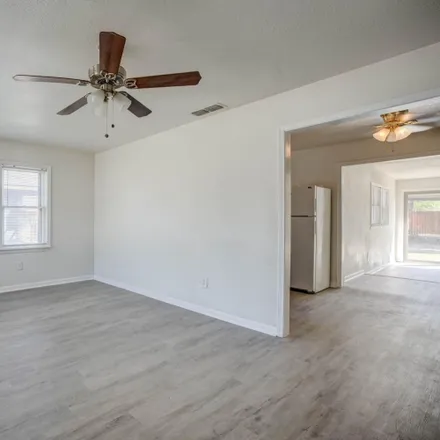 Image 3 - 1911 27th Street, Lubbock, TX 79411, USA - Loft for sale