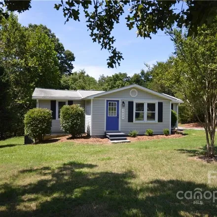 Buy this 2 bed house on 7019 Pear Tree Road in Mecklenburg County, NC 28216
