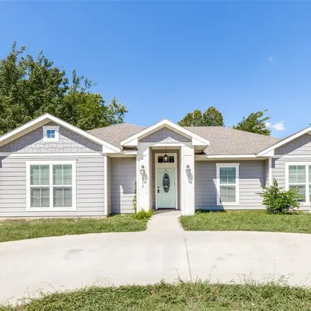 Buy this 4 bed house on 815 Kaufman Street in Waxahachie, TX 75165