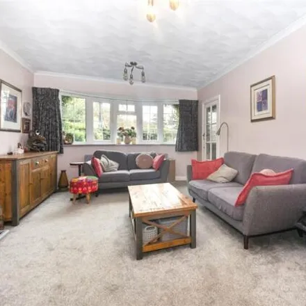 Image 4 - 4 Hurst Road, Hurst, London, DA5 3JW, United Kingdom - Townhouse for sale