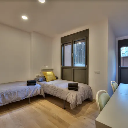 Image 2 - Travessera de Gràcia, 43 B, 08021 Barcelona, Spain - Room for rent