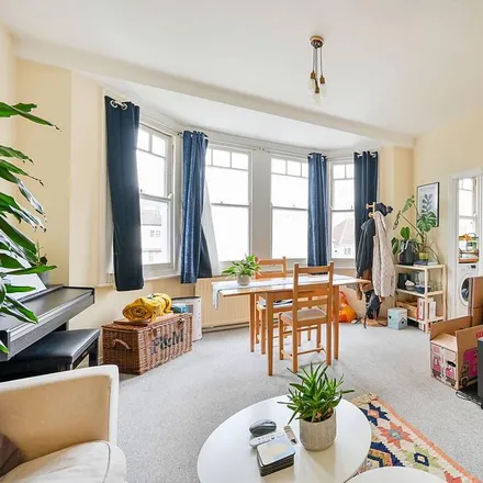 Rent this 2 bed apartment on Bikehangar 4443 in Essex Road, London