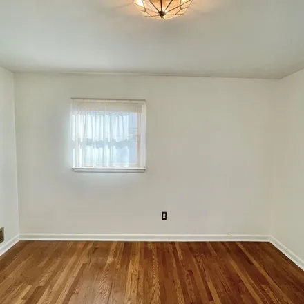 Image 8 - 4305 Hollowview Court, Long Branch, Fairfax County, VA 22032, USA - Apartment for rent