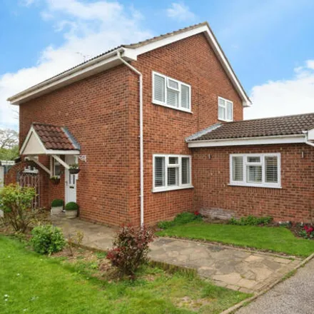 Buy this 4 bed house on Heycroft Primary School in Benvenue Avenue, Southend-on-Sea