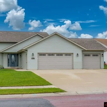 Buy this 4 bed house on 220 Wickfield Drive in Mankato, MN 56001