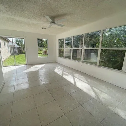 Image 4 - 771 24th Place Southwest, Florida Ridge, FL 32962, USA - House for rent