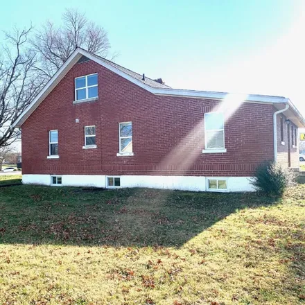 Image 2 - American Legion Hall, South Lincoln Boulevard, Hodgenville, Larue County, KY 42748, USA - Loft for sale