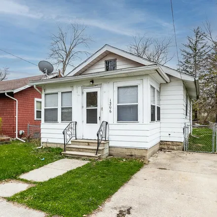 Buy this 2 bed house on 199 East High Street in Jackson, MI 49203