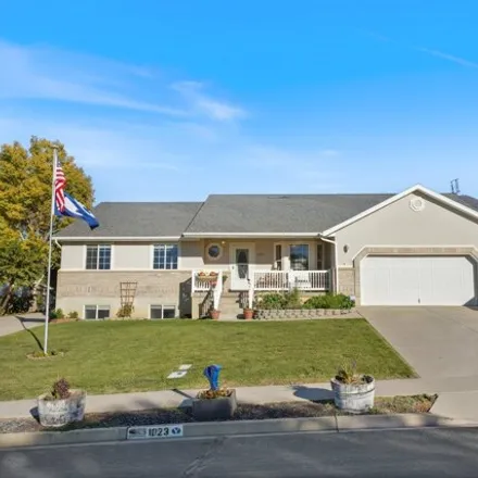 Buy this 5 bed house on 1041 South 550 West in Salem, Utah County