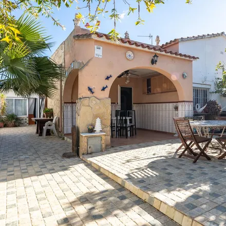 Rent this 4 bed house on Carrer de Valls in 43850 Cambrils, Spain