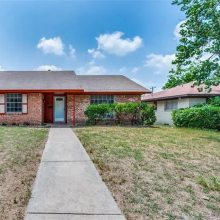 Buy this 3 bed house on 820 Rea Avenue in Lancaster, TX 75146