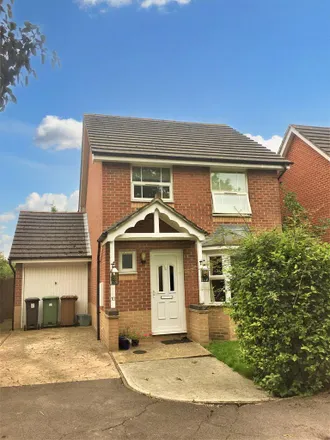 Rent this 3 bed house on Windrush Mews in Didcot, OX11 7SE
