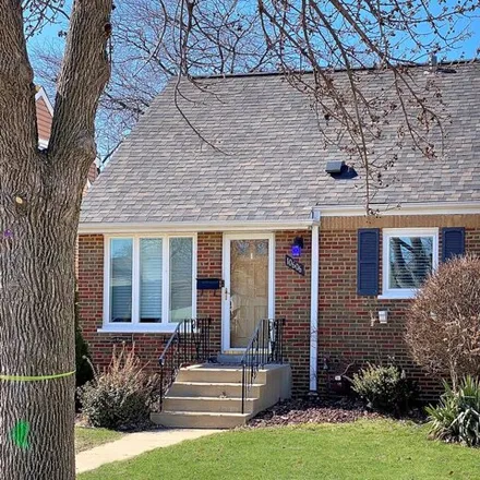 Buy this 3 bed house on 10608 South Central Park Avenue in Chicago, IL 60655