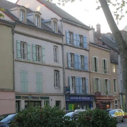 Rent this 4 bed apartment on 19 Grande Rue Saint-Cosme in 71100 Chalon-sur-Saône, France