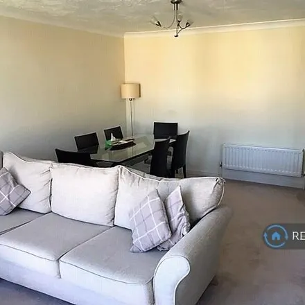 Image 3 - Swan Walk, Lower Halliford, TW17 8LY, United Kingdom - House for rent