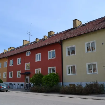 Rent this 2 bed apartment on Parkgatan 25A in 383 92 Mönsterås, Sweden