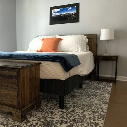Rent this 2 bed condo on Auburn