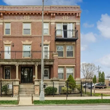 Buy this 3 bed condo on 5322-5324 South Doctor Martin Luther King Junior Drive in Chicago, IL 60653