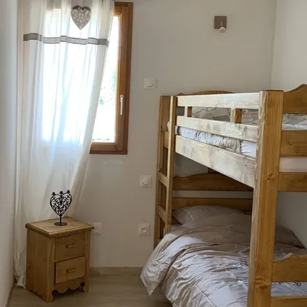 Rent this 3 bed apartment on Syme05 - Station de ski La joue du Loup in Rond-Point de Prayau, 05250 La Joue du Loup