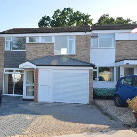 Rent this 3 bed duplex on Angus Close in London, KT9 2BP