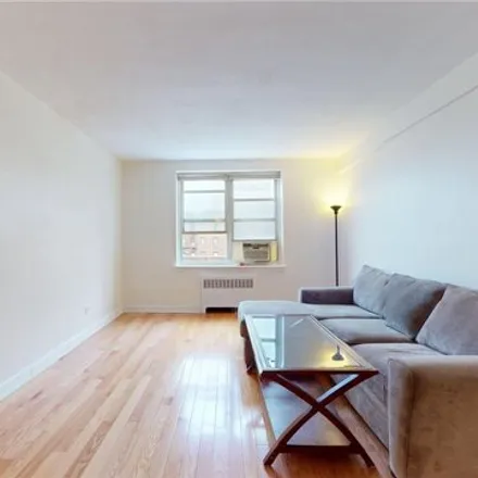 Image 5 - 64-74 Saunders Street, New York, NY 11374, USA - Apartment for sale