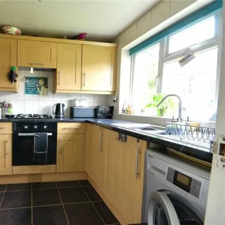 Image 2 - 49 Sycamore Drive, East Grinstead, RH19 3UL, United Kingdom - House for sale