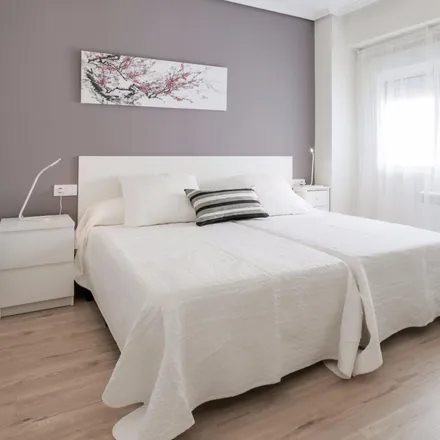 Rent this 3 bed apartment on Carrer d'Alejandra Soler (Mestra) in 46001 Valencia, Spain