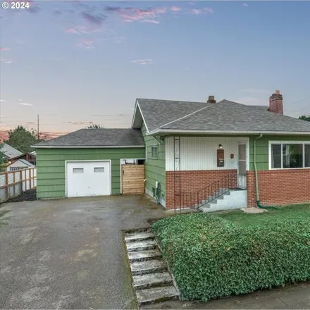 Buy this 3 bed house on 8918 North Fortune Avenue in Portland, OR 97203