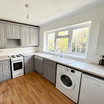 Image 3 - Westbourne Drive, South Weald, CM14 4PH, United Kingdom - Apartment for rent