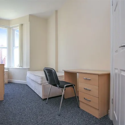 Image 2 - 65, 65A Brighton Grove, Newcastle upon Tyne, NE4 5NT, United Kingdom - Apartment for rent