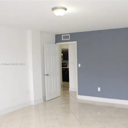 Image 6 - 7000 Northwest 186th Street, Country Club, Miami-Dade County, FL 33015, USA - Condo for rent